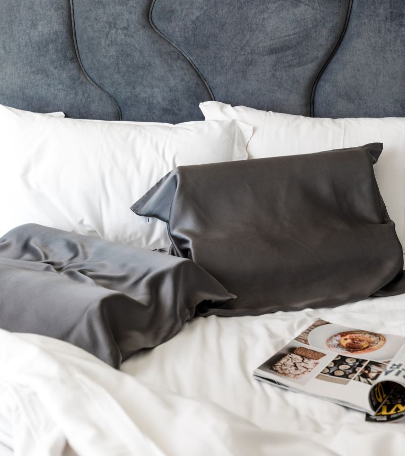 benefits of a silk pillowcase